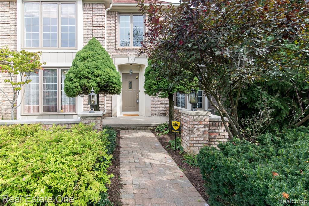 4088 PARKSTONE Court, Troy, MI 48098 — Photo 35