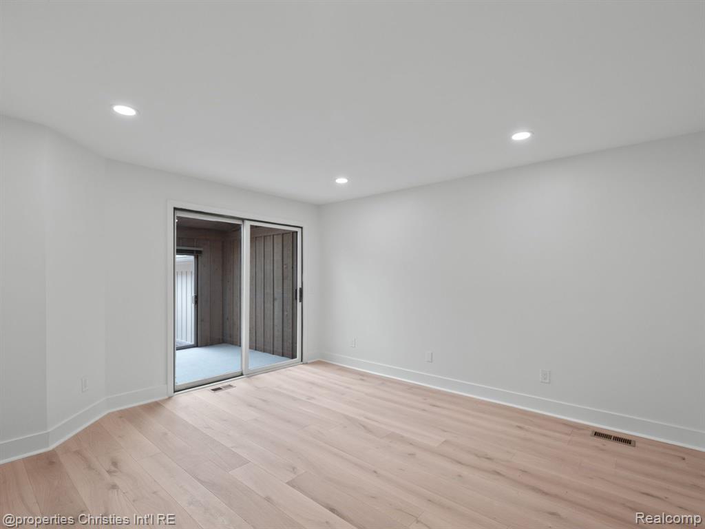 2459 HICKORY GLEN Drive, Bloomfield Hills, MI 48304 — Photo 28