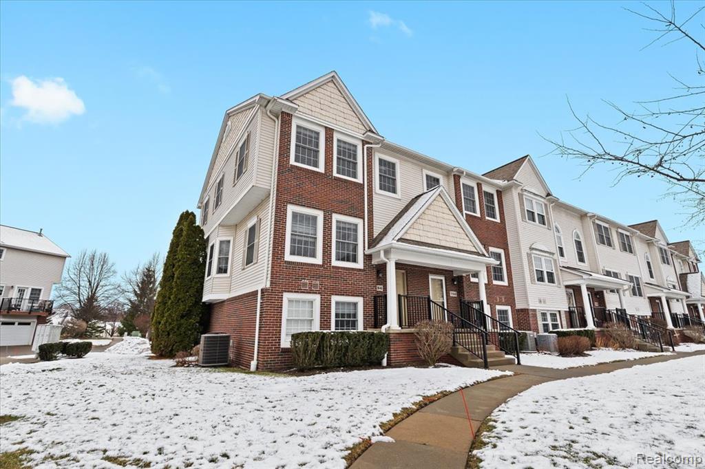 732 Eagle Drive, Fenton, MI 48430 — Photo 2