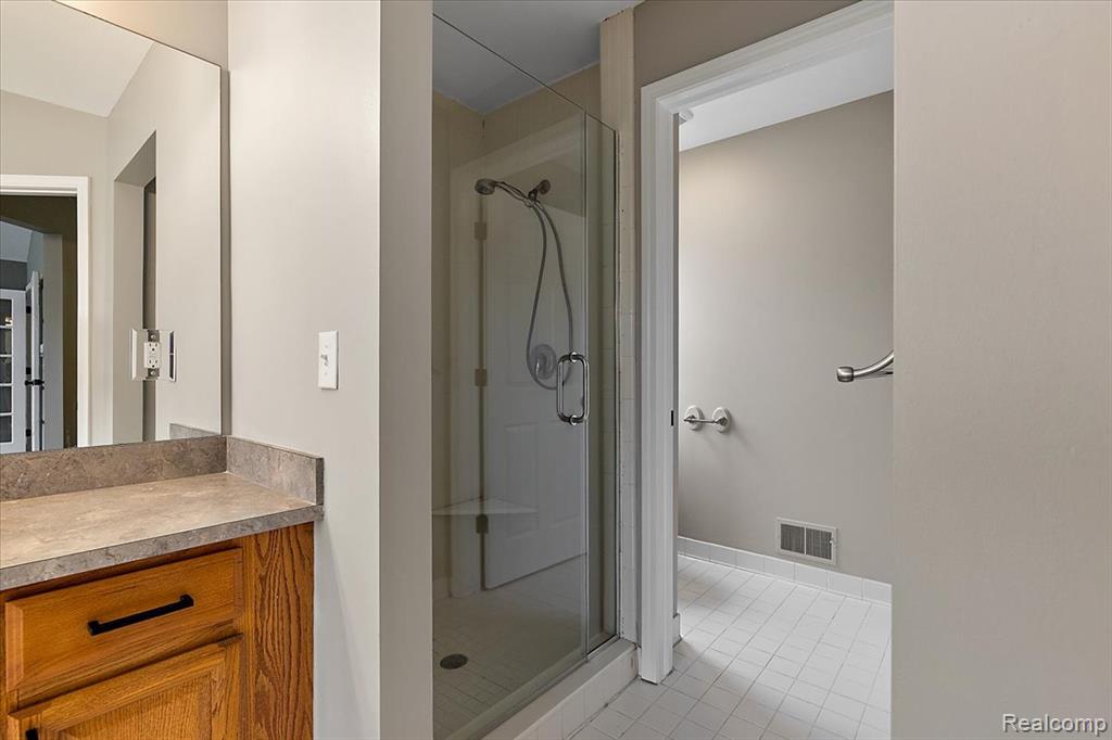 5390 Plantation Drive, Commerce Twp, MI 48382 — Photo 42