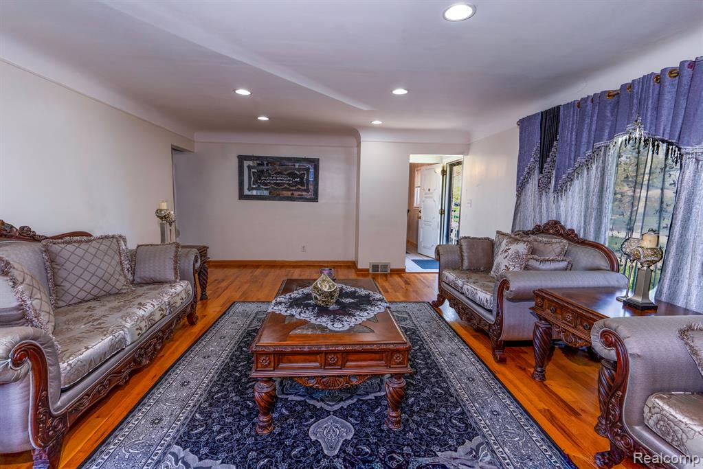 4127 MCKINLEY Street, Dearborn Heights, MI 48125 — Photo 3