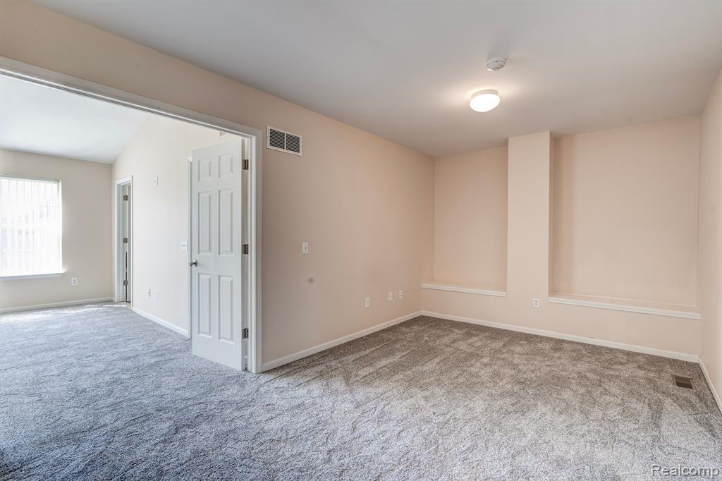 41211 N MAPLEWOOD Drive, Canton, MI 48187 — Photo 28