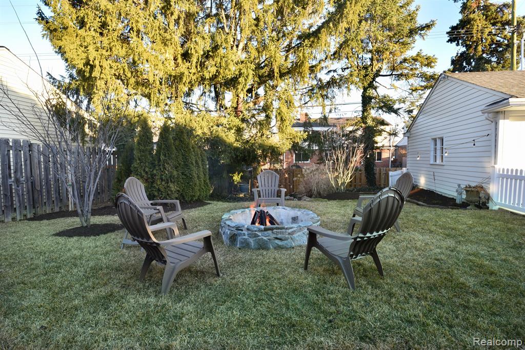 4121 S FULTON Place, Royal Oak, MI 48073 — Photo 35