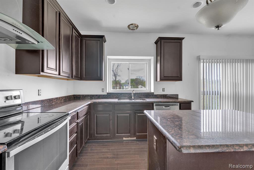 42088 Woodglen Drive, Novi, MI — Photo 16
