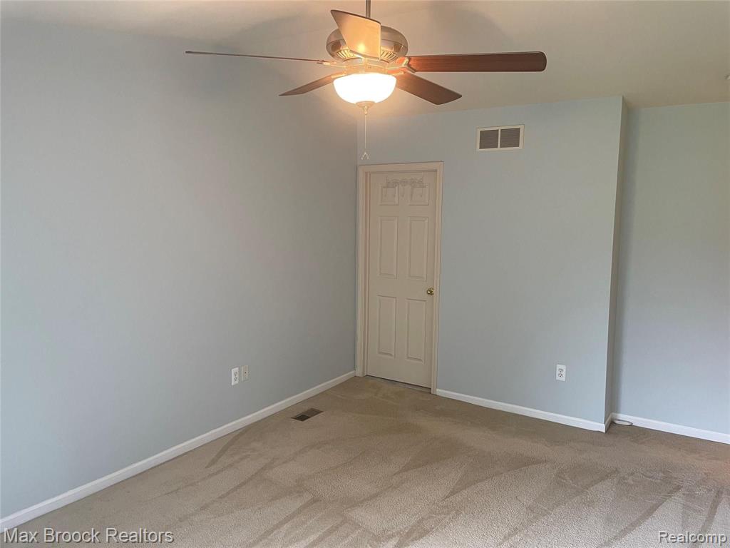 754 SANDALWOOD Drive, Troy, MI 48085 — Photo 36