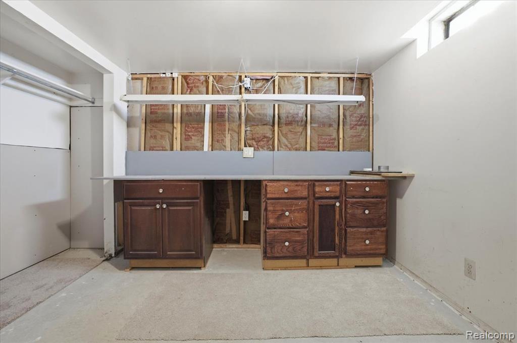 6042 Barker Avenue, Waterford, MI 48329 — Photo 25
