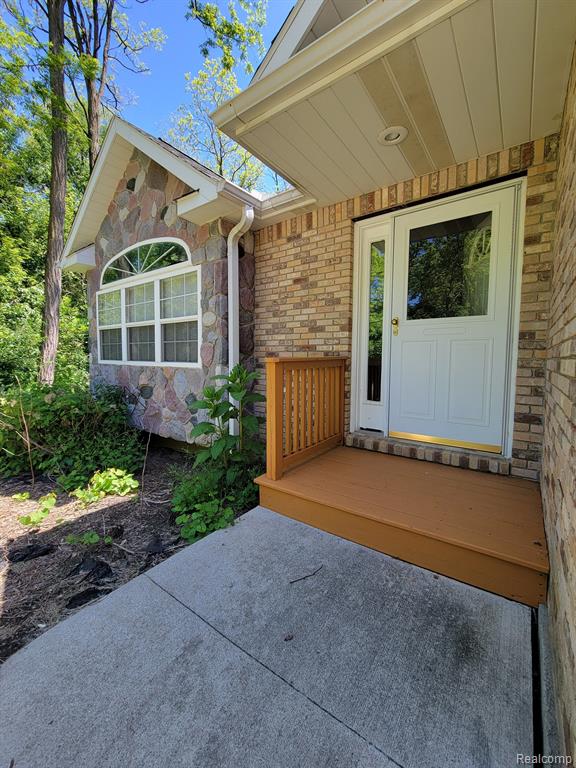 525 TENNY Street, Holly, MI 48442 — front exterior