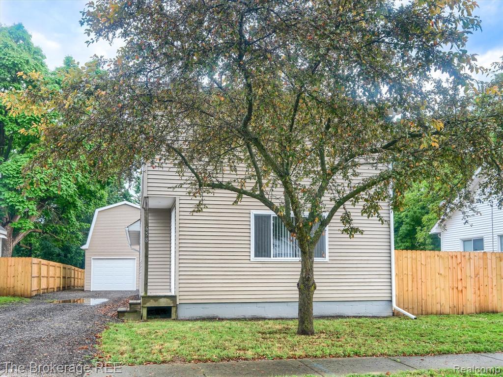 658 Beach Street, Mount Morris, MI 48458 — Photo 2