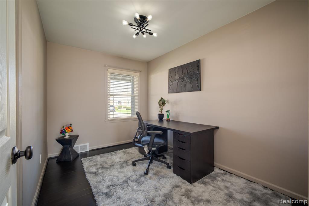 9614 Shadyside Street, Livonia, MI 48150 — Photo 11