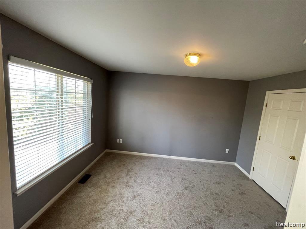 8767 HARDWOOD Drive, Van Buren, MI 48111 — Photo 9