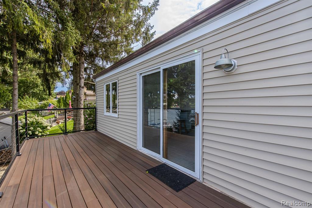 5914 Pleasant Drive, Waterford, MI 48329 — Photo 40