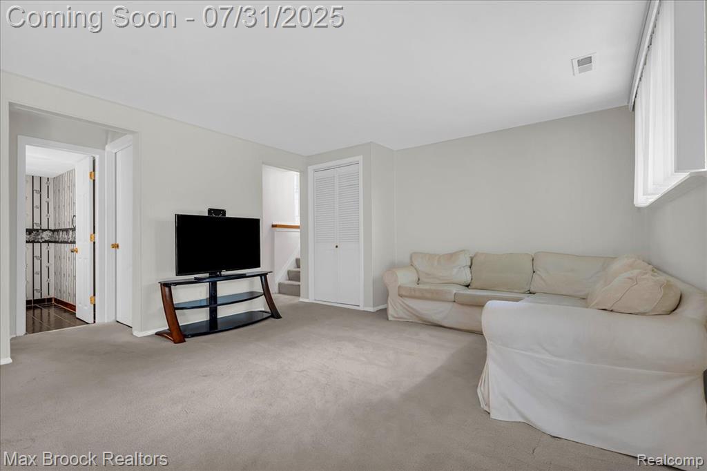 536 Fox River Drive, Bloomfield Hills, MI 48304 — Photo 28