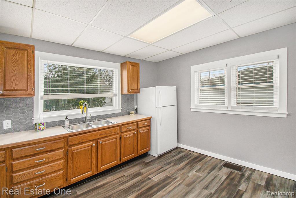 54 DIVISION Street, Oxford, MI 48371 — Photo 4