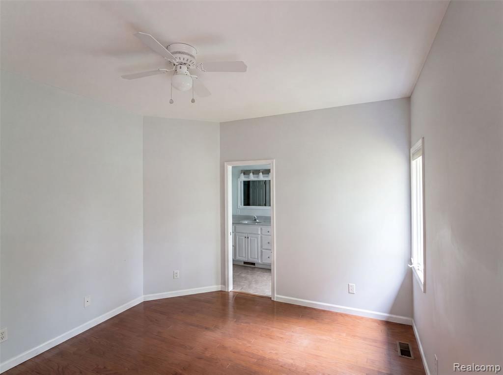 1102 Hawthorne, Greenville, MI 48838 — Photo 13