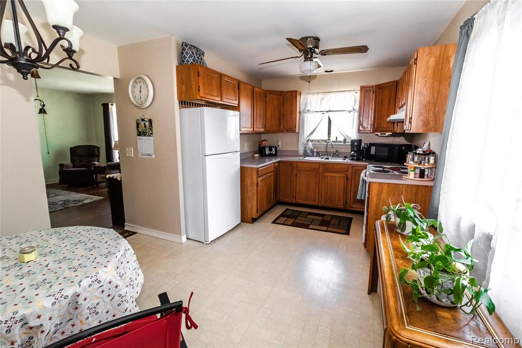 230 E Oregon Street, Lapeer, MI 48446 — Photo 7