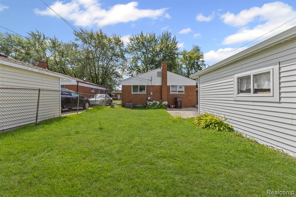 7519 Superior, Center Line, MI 48015 — Photo 5