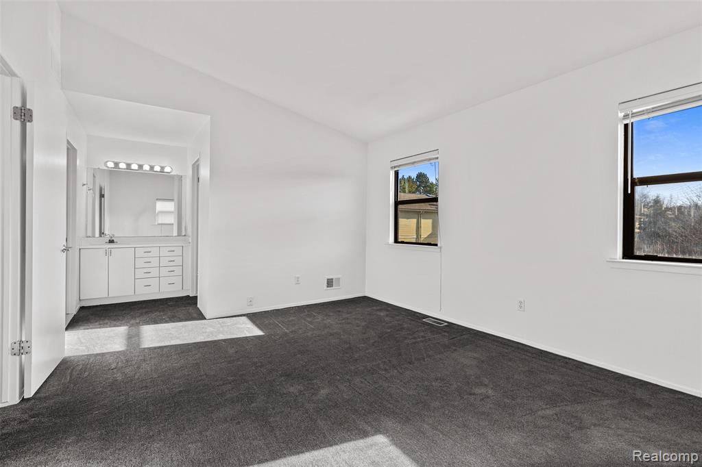 5611 DRAKE HOLLOW Drive W, West Bloomfield, MI — Photo 17