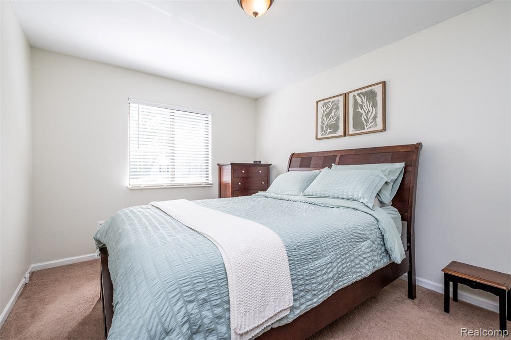 5720 Berkley Drive, Waterford, MI 48327 — Photo 17