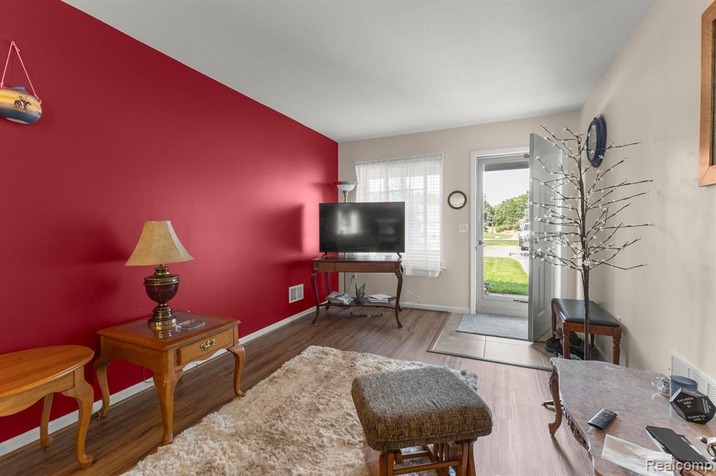 23272 STOFLET Lane, Trenton, MI 48183 — Photo 12