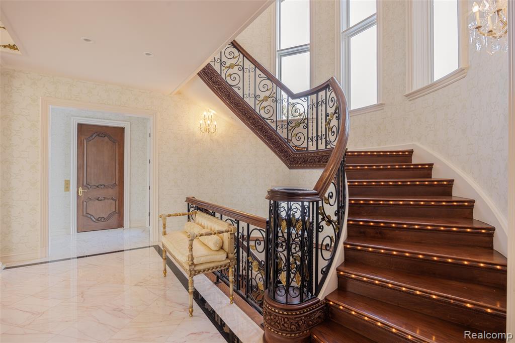 5165 Abbey Road, Rochester, MI, 48306