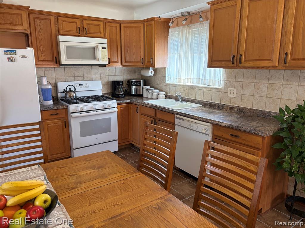 8318 Stanley Drive, Warren, MI 48093 — Photo 8