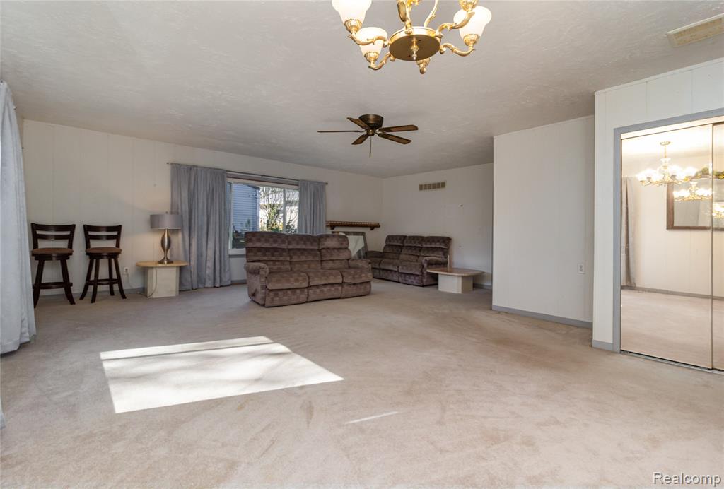 18453 Pellett Court, Fenton, MI 48430 — Photo 12