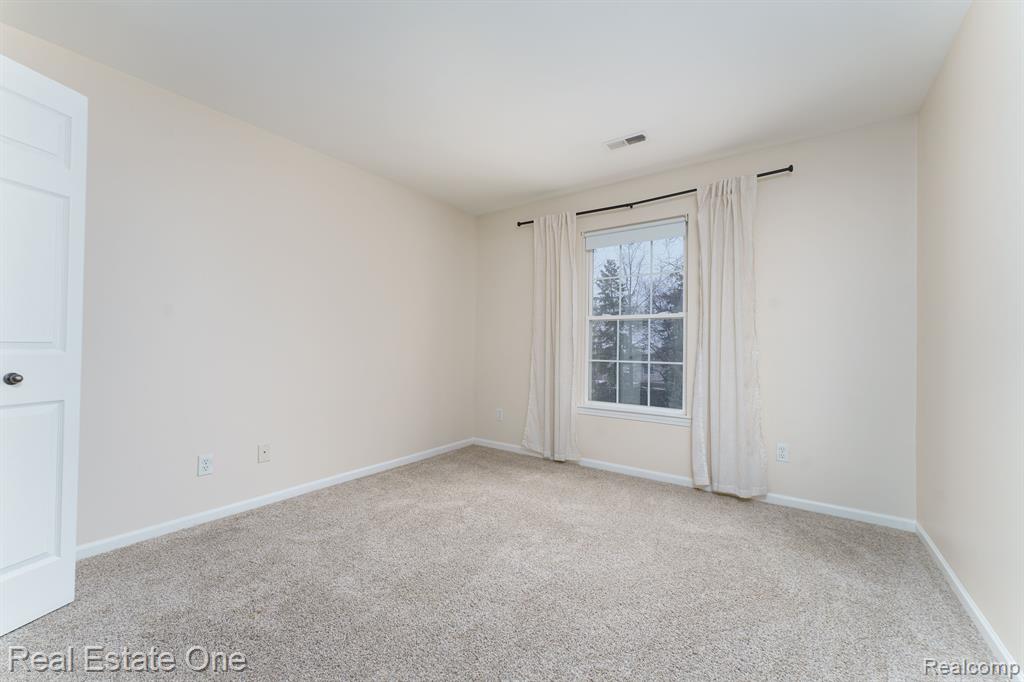 776 AMBERLY Drive, Unit B, Waterford, MI 48328 — Photo 14