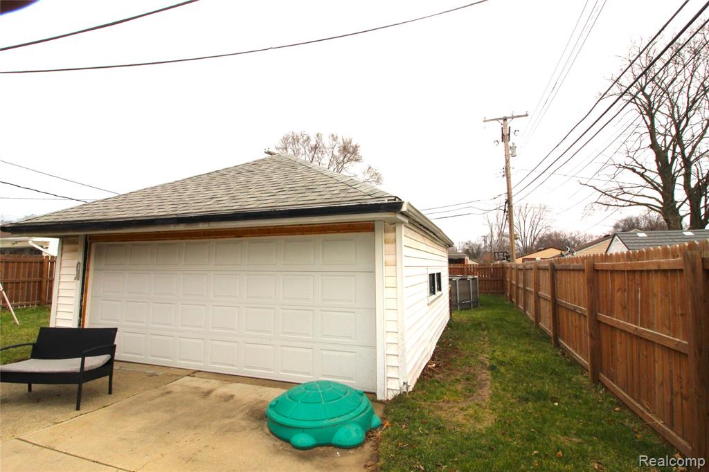 32474 Leona Street, Garden City, MI — Photo 27