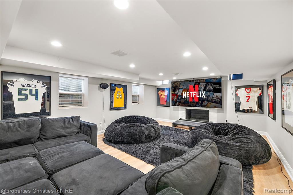 61 Lochmoor Boulevard, Grosse Pointe Shores, MI 48236 — Photo 24