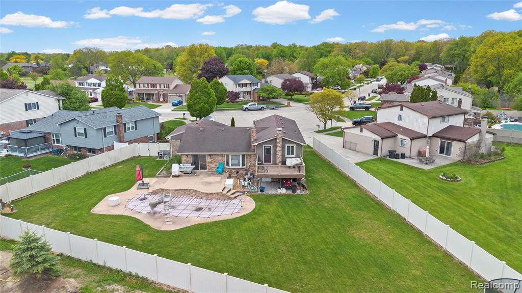 17621 Brentwood Drive, Riverview, MI 48193 — Photo 42