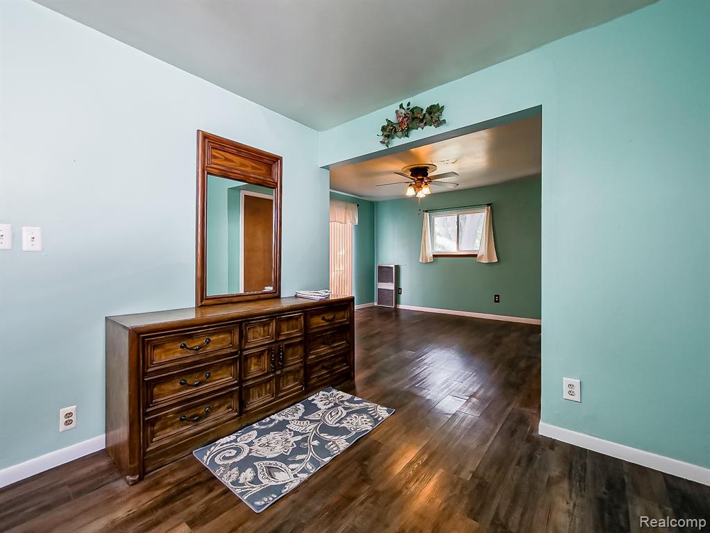 4656 Edgewood Street, Dearborn Heights, MI 48125 — Photo 10