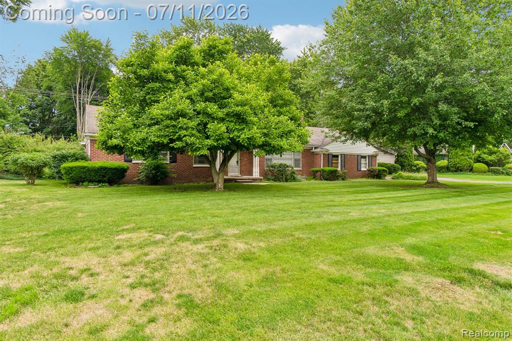 6105 Gilbert Lake Road, Bloomfield Hills, MI 48301 — Photo 2