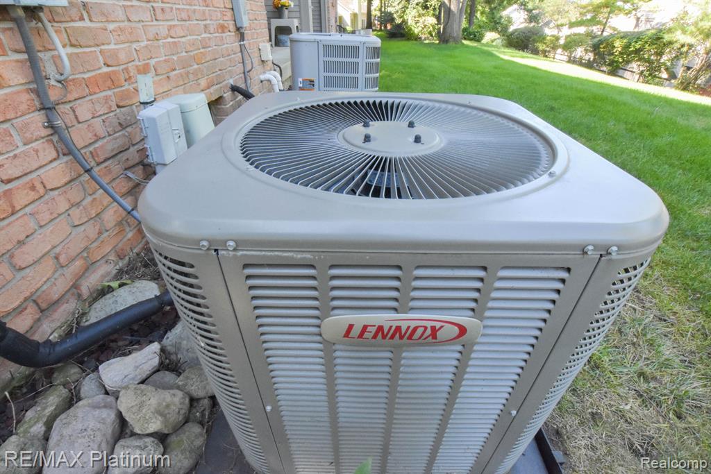 900 RIDGE, Brighton, MI 48116 — Photo 32