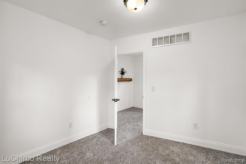 76 S GLASPIE Street, Oxford, MI 48371 — Photo 17
