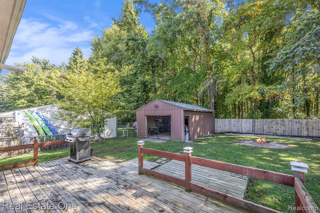 9445 Lakepointe Boulevard, Clay, MI 48001 — Photo 16