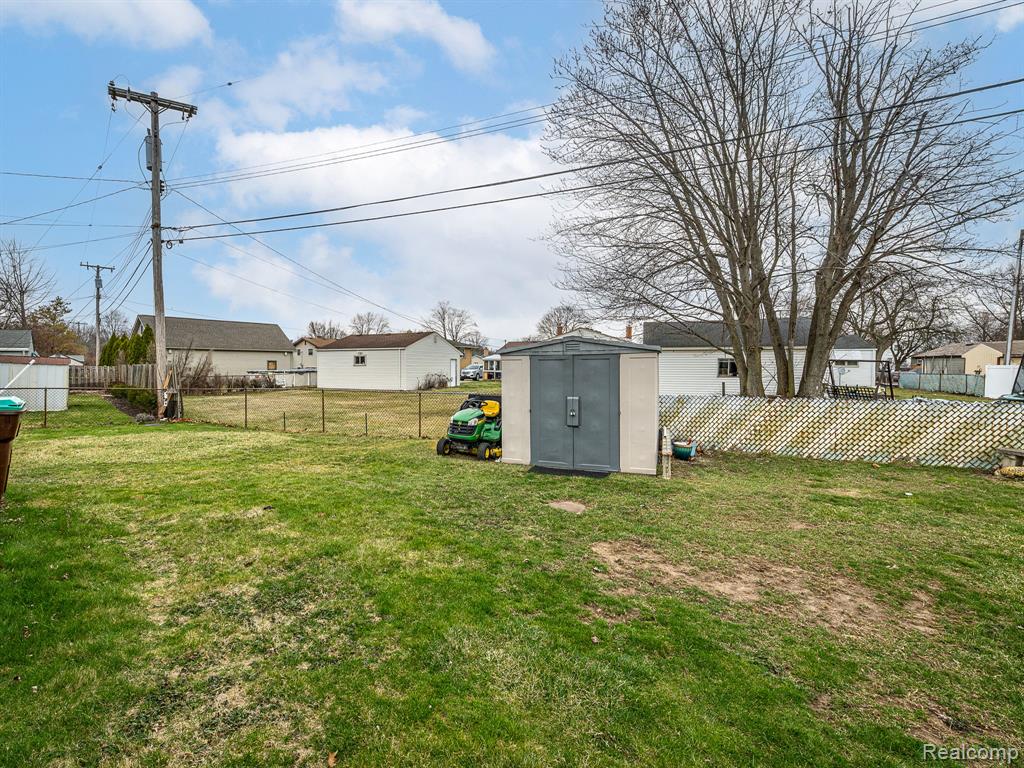 31753 Hazel Street, Rockwood, MI — Photo 28
