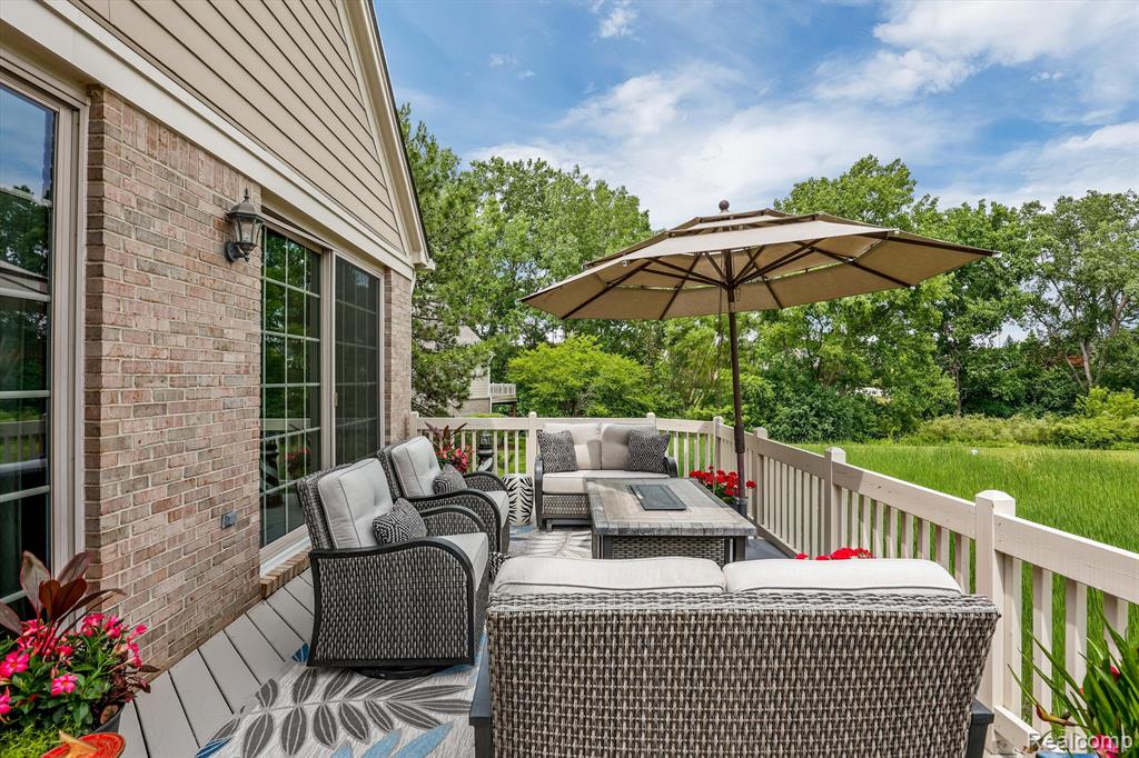 16964 LOCHMOOR Circle E, Northville, MI 48168 — Photo 33