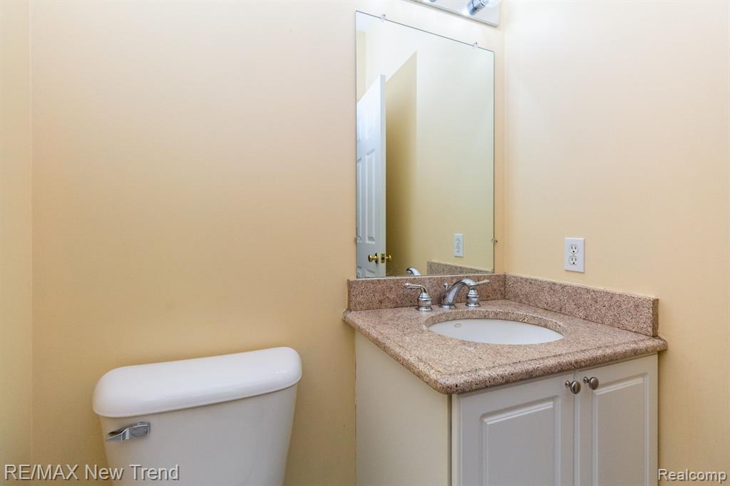 1611 E LAKEVIEW Lane, Canton, MI 48187 — Photo 15