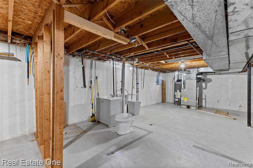 8456 Robindale Street, Dearborn Heights, MI 48127 — Photo 16
