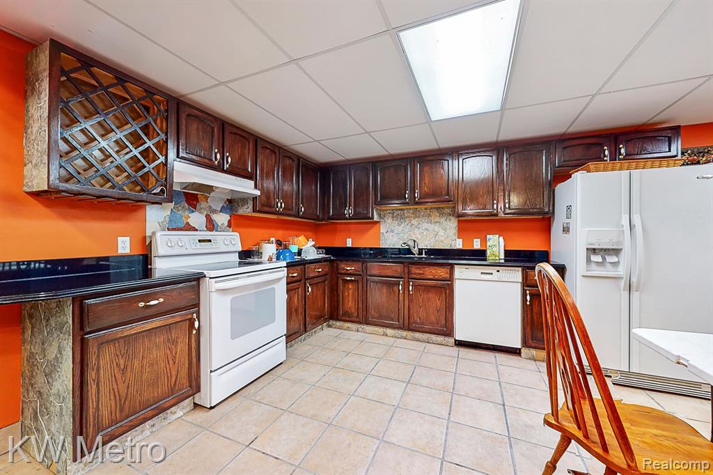 6657 Chelsea Bridge, West Bloomfield, MI — Photo 36