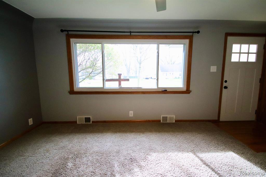 6160 SUNNYDALE Road, Clarkston, MI — Photo 9