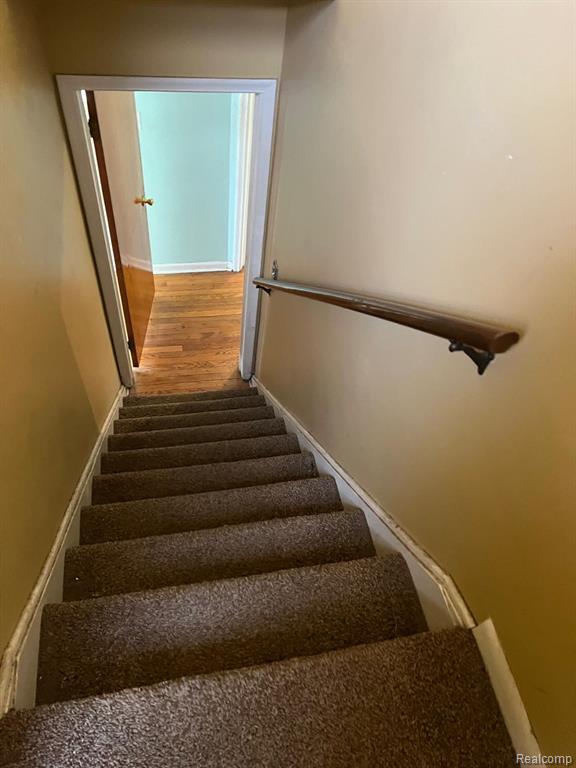 8109 HAZELTON Street, Dearborn Heights, MI 48127 — Photo 18