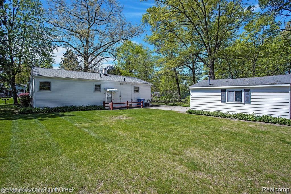 5710 OPALINE Drive, Waterford, MI 48327 — Photo 33