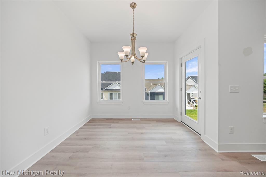 7453 Village Court, Davisburg, MI 48350 — Photo 30
