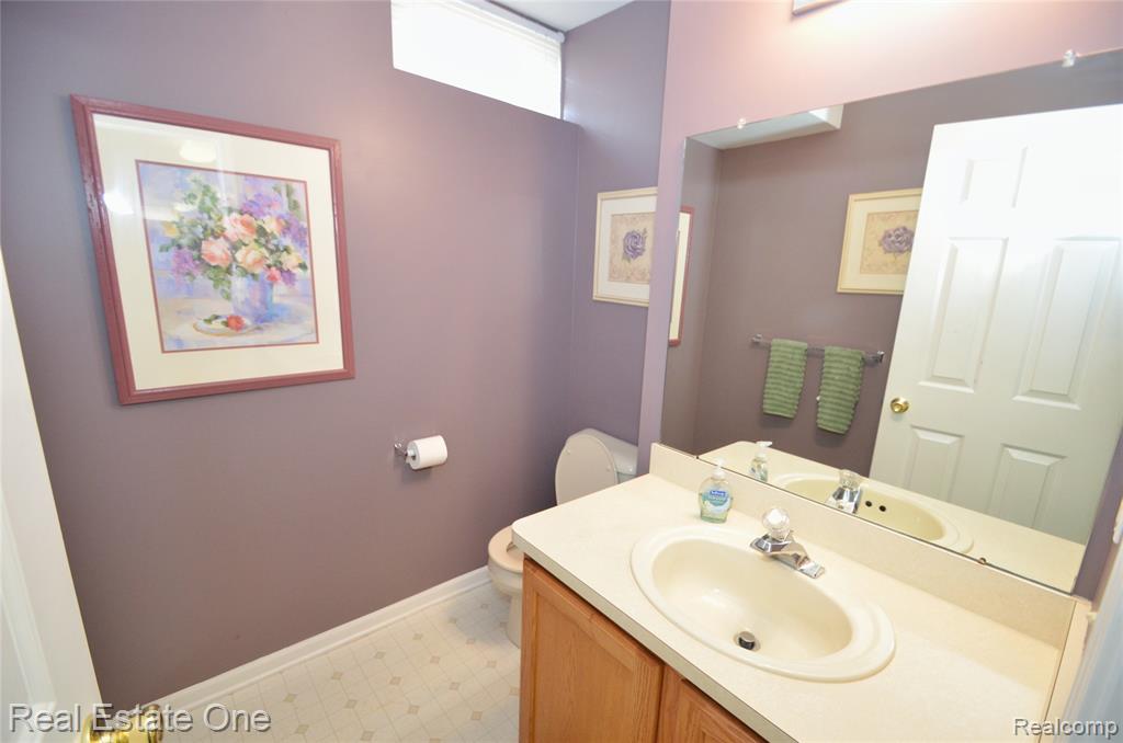 2092 Westview Court, Orion, MI — Photo 32