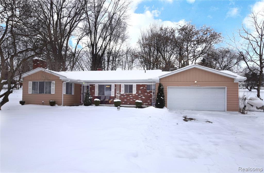 4075 Townview Drive, Flint, MI 48532 — front exterior
