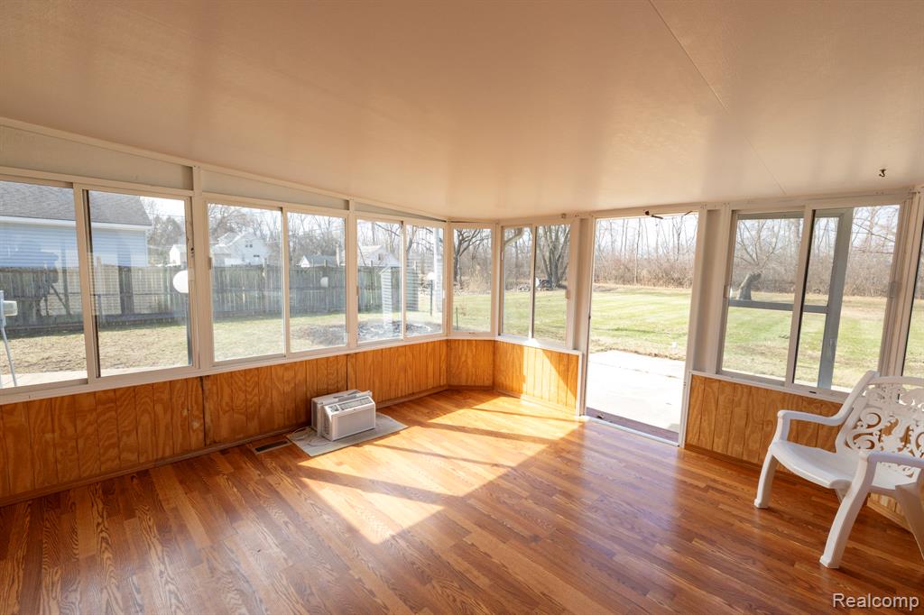 35268 Tilford Street, Rockwood, MI — Photo 12