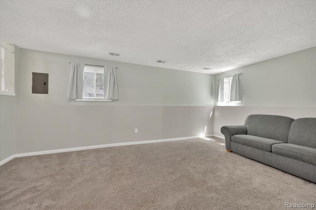 4965 CRESTVIEW Drive, Clarkston, MI 48348 — Photo 19
