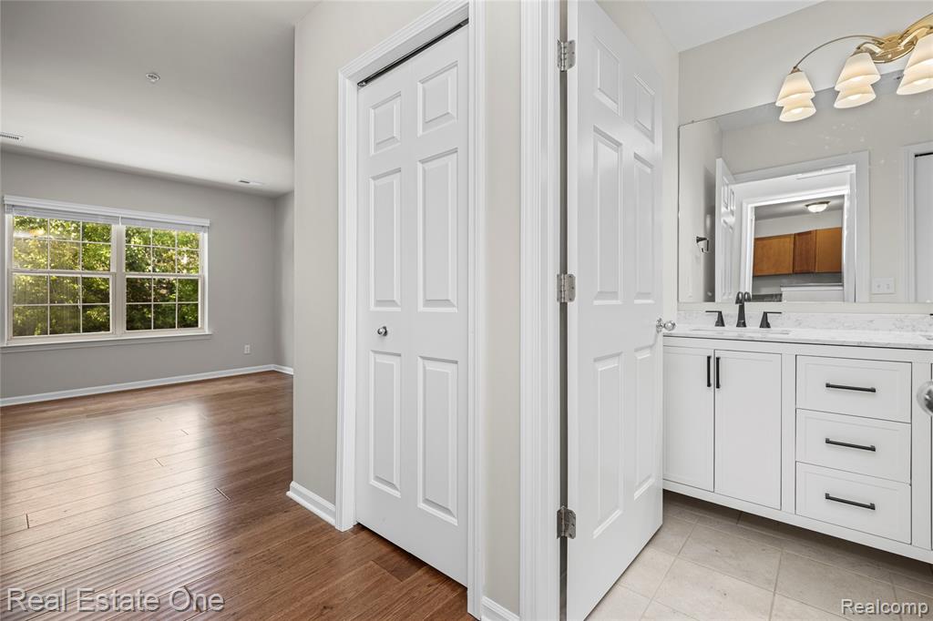 609 Village Lane, Milford, MI 48381 — Photo 20