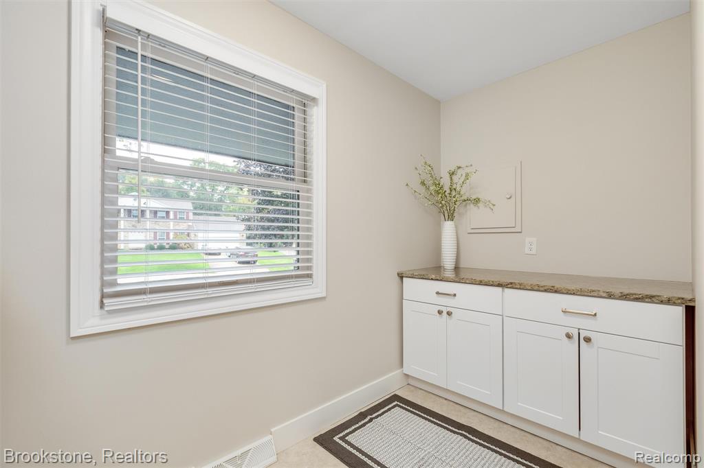2784 Aldgate Drive, Bloomfield Hills, MI 48304 — Photo 42
